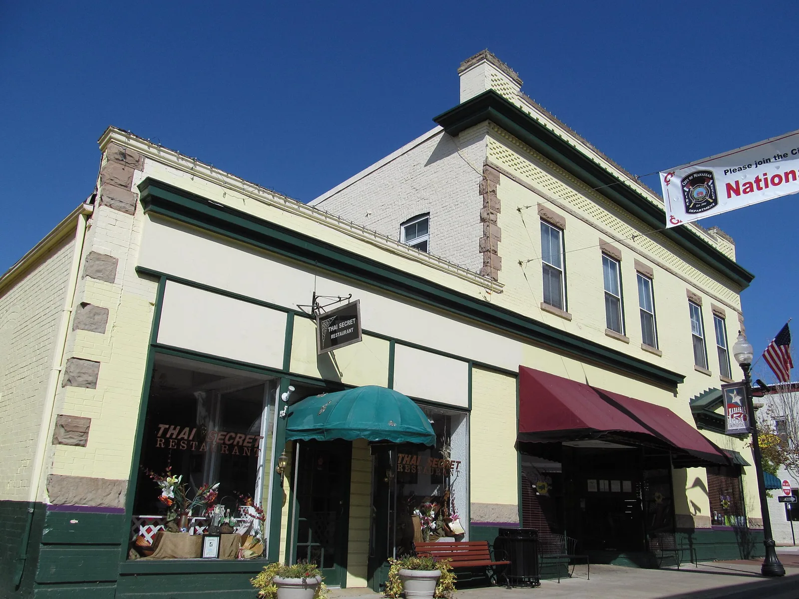 A corner of shops and restaurants in Historic Downtown Manassas.
